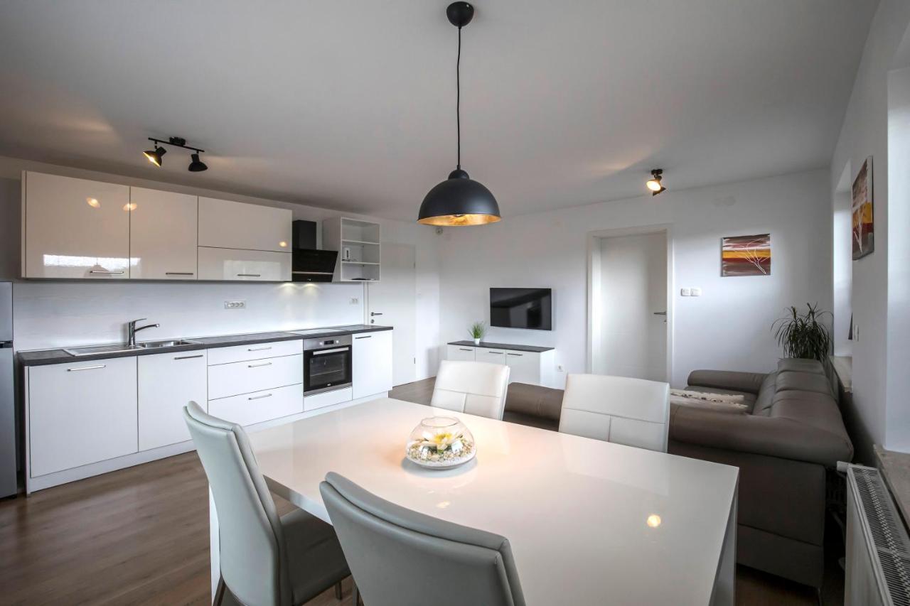 Apartments Vila Apolonia Ljubljana Ngoại thất bức ảnh